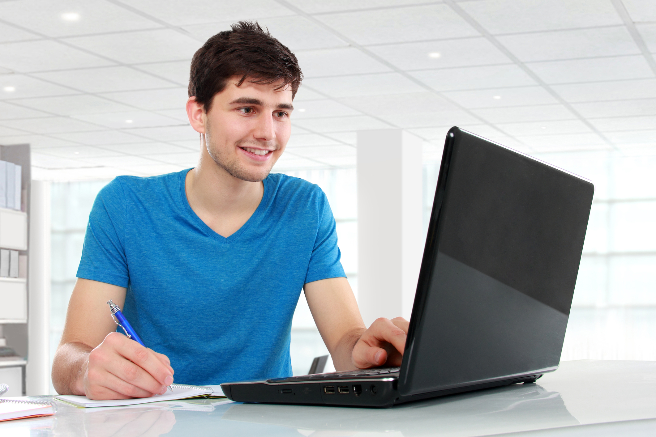 Student serious 2 09af79f9754992c9c9b3640e280a632dd38fe8ebb0ed1feec926824103e04e44